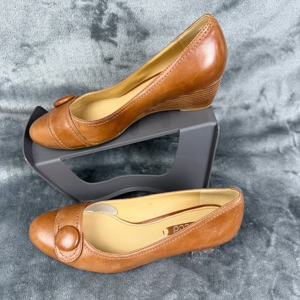 Ecco Women's Brown Leather Wedge Heel Dress Shoes‎ Rounded Button Size 38 NWOB